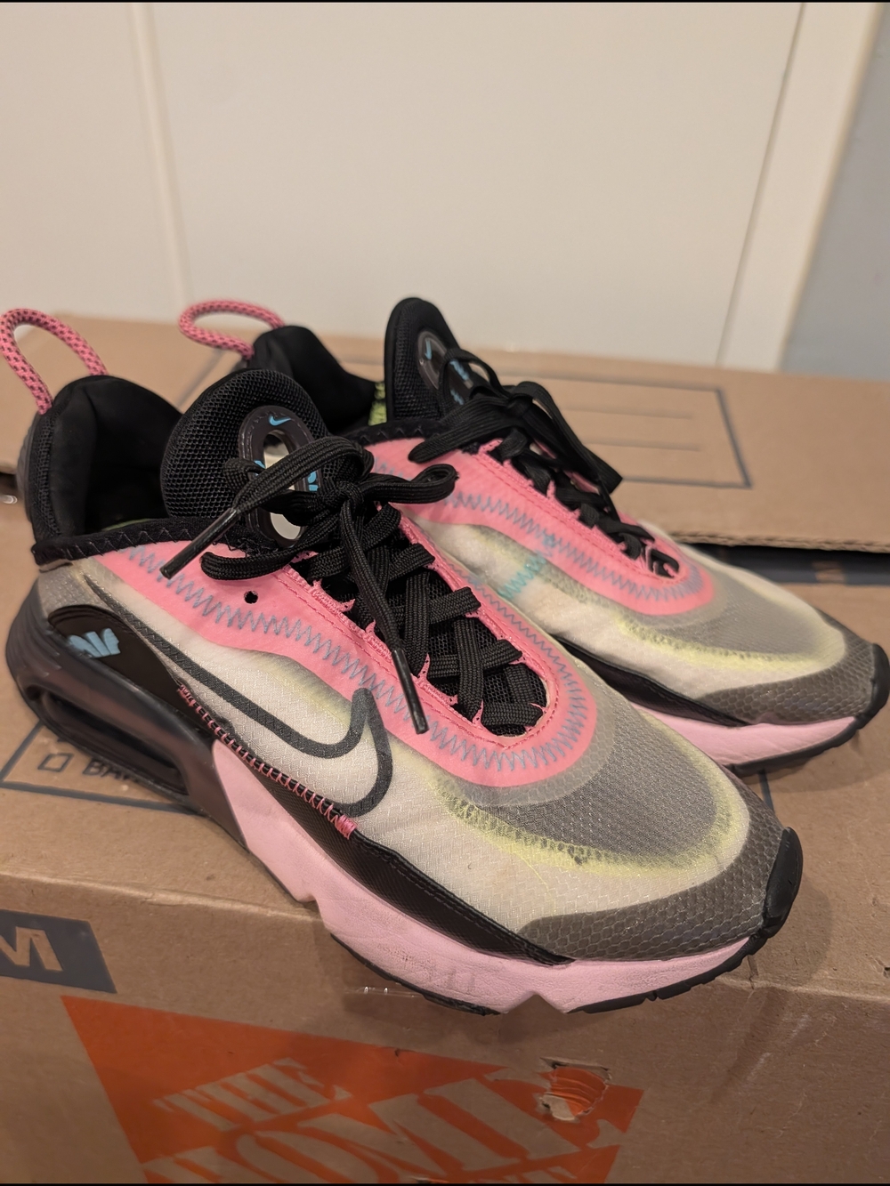 Nike Kids' Pink and Black Air-Style Runner